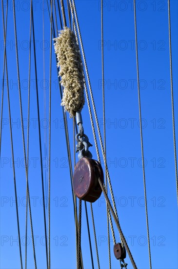 Block and centipede of the gaff ketch Platessa