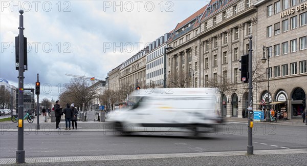 Road traffic Unter den Linden