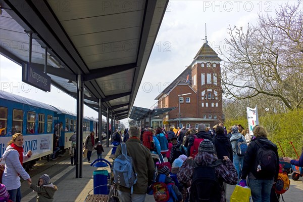 Arrival of tourists at Wangerooge railway station
