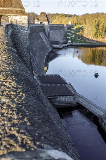 Moehnetalsperre dam with the gatehouses at the Ausgleichsweiher