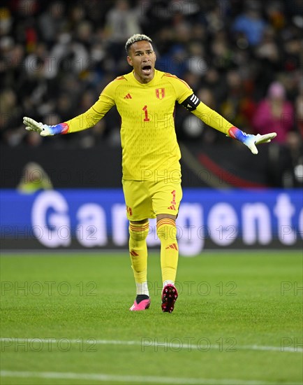 Goalkeeper Pedro Gallese PER gesture