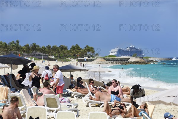 Tourists at Cabbage Beach