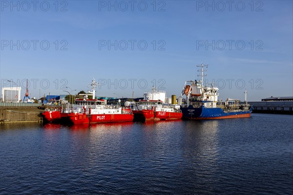 Pilot tenders Groden and Duhnen at the Hansakai in the New Fishing Harbour