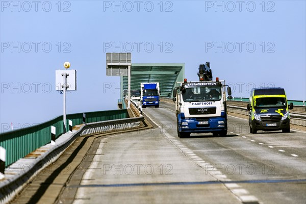 Traffic on the Brunsbuettel high bridge