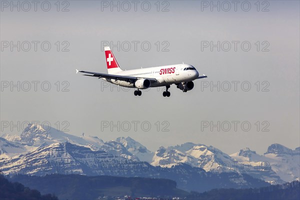 Aircraft approaching ZRH airport