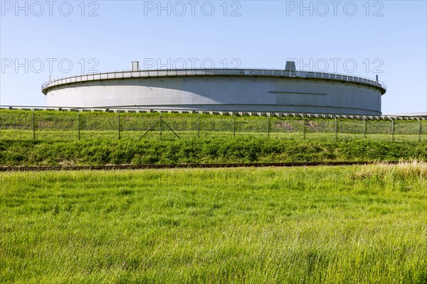 Brunsbuettel tank farm of the Heide refinery