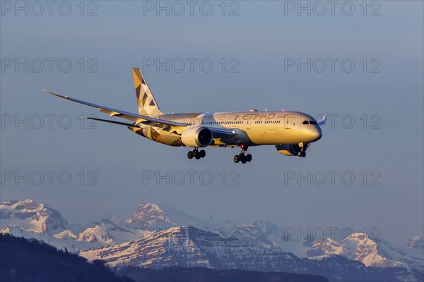 Aircraft on approach to ZRH airport