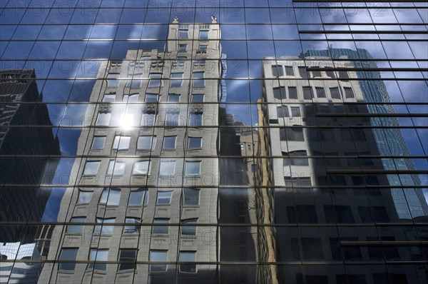 Spiegelung im Gebaeude des Lever House