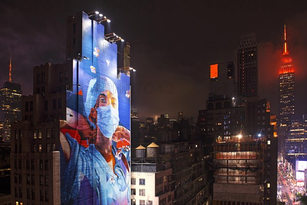 (50 metres) high mural honouring hospital staff during the Corona Pandemic, 34th Street, Empire State Building, Manhattan, New York City, USA, North America