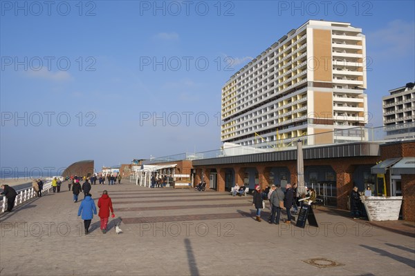 Promenade and flat house