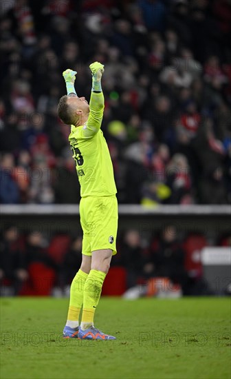 Goal celebration for goalkeeper Mark Flekken