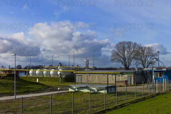 Tank farm in Farge