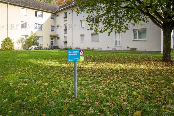 Sign in residential area for dog owners: Here is no dog toilet!