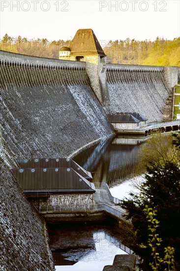 Moehnetalsperre dam with wall towers and below the sluice houses at the Ausgleichsweiher
