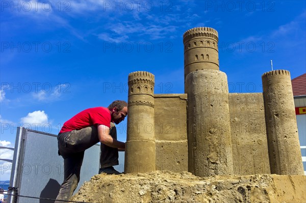 Replica of the Granitz hunting lodge made of sand