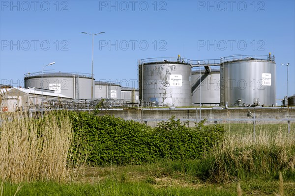 Brunsbuettel tank farm of the Heide refinery