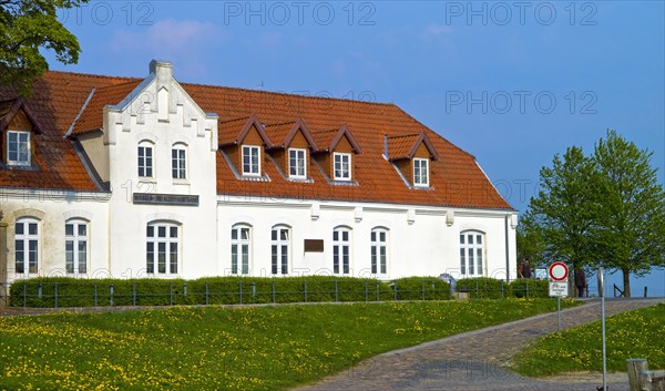 Water and Shipping Office at the port of Toenning