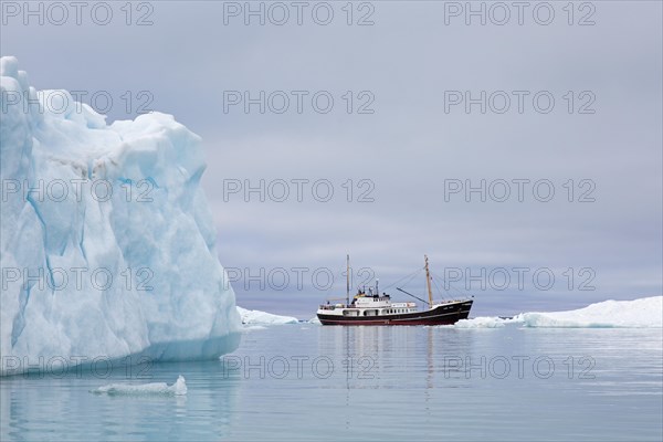 Arctic expedition ship MS Cape Race visiting Monacobreen