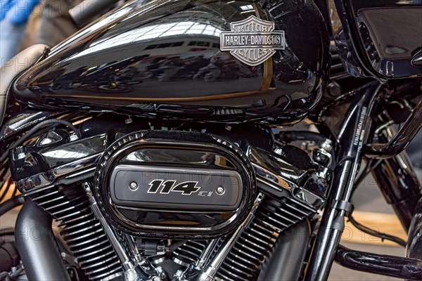 Engine block and tank of a Harley-Davidson FLTRXS Road Glide Special