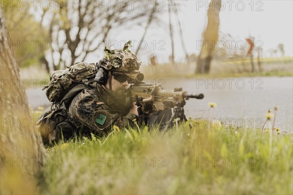 A Bundeswehr soldier with rifle at the ready