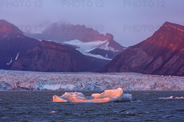 Kongsbreen glacier in evening light at sunset