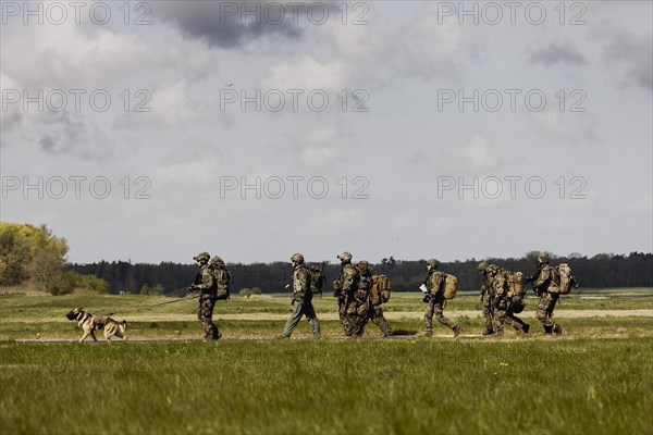 Soldiers of the German Armed Forces as well as a mission dog