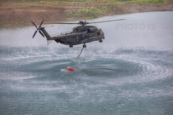 Bundeswehr helicopter with fire extinguishing tank 5000 litres