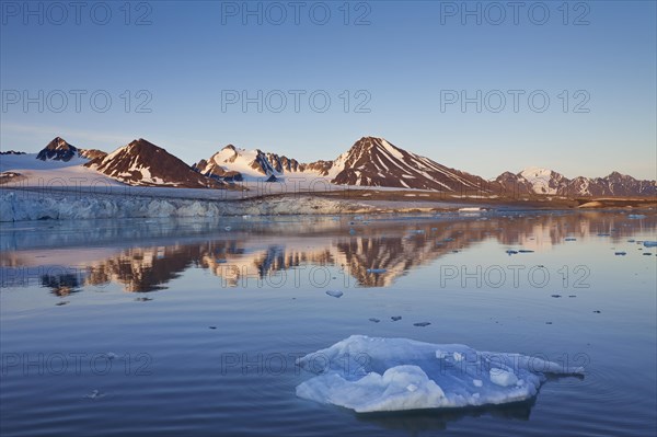 Lilliehoeoekbreen glacier at Lilliehoeoekfjorden