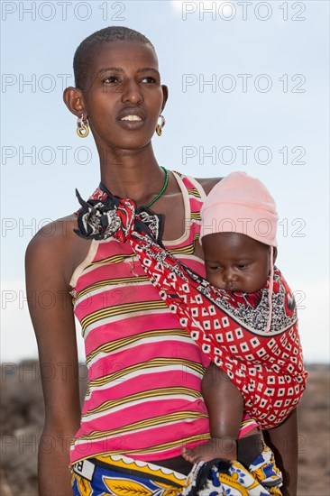 Mother with child wrapped around the burrow