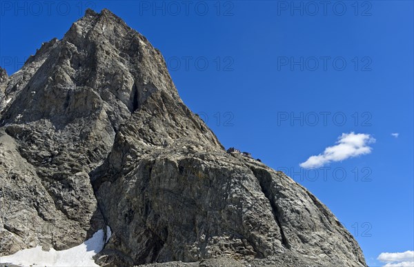 The rocky Fuellberg summit with the Konkordiahuette halfway up