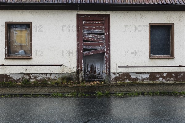 Closed shopping shop