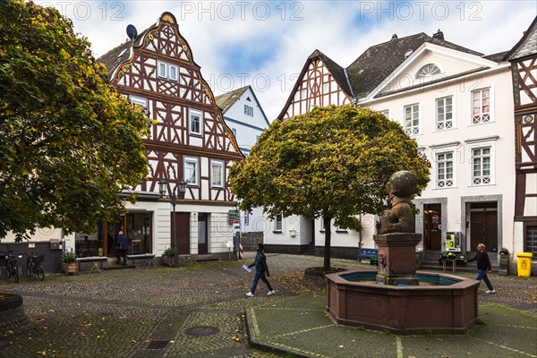 Old market with the Saeckerbrunnen in the historic old town
