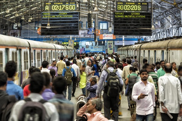 Crowded trains and passengers at CHURCHGATE station