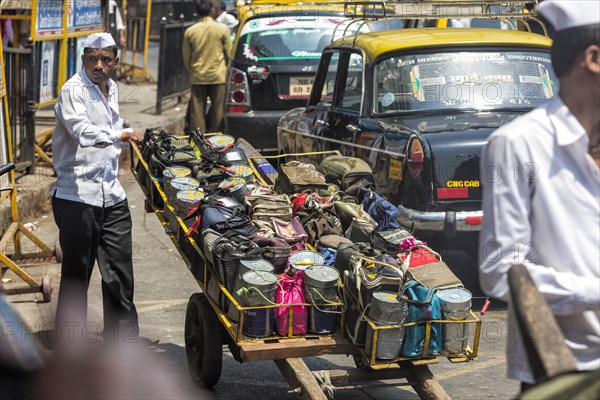 Around 5000 dabbawalas bring office workers their daily lunch with great delivery accuracy. The food