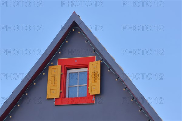 Gable with red window and yellow shutters of the restaurant Zum Andres