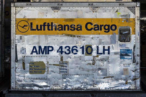 Dented aluminium cargo container