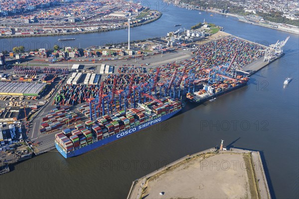 Container Terminal Tollerort with all four berths