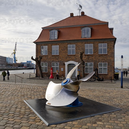 Rudder propeller for harbour and deep-sea tugs in front of the tree house