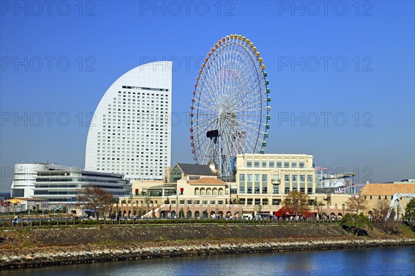 Ferris Wheel Cosmo Clock 21 and Yokohama Grand Intercontinental Hotel Minato Mirai 21 Yokohama city Kanagawa Japan Asia