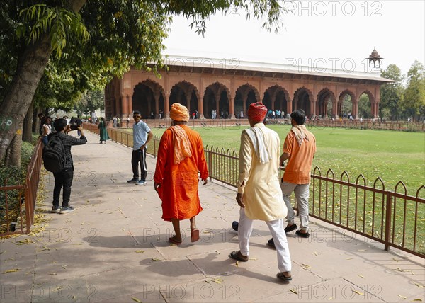 Indian tourists on their way to the Diwan i Am