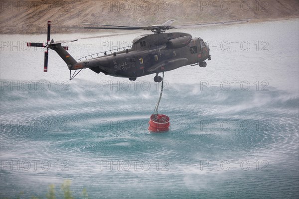 Bundeswehr helicopter with fire extinguishing tank 5000 litres