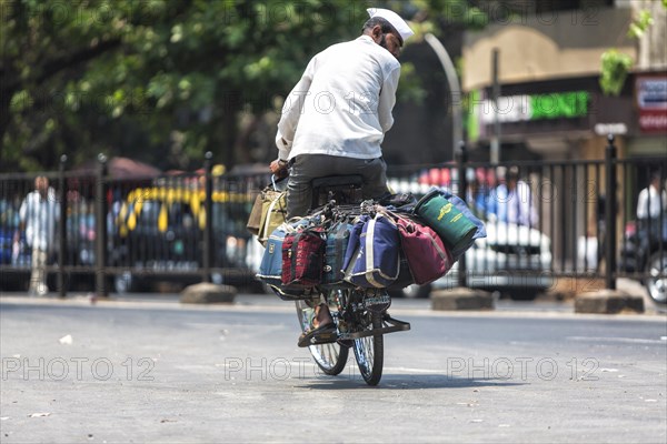 Around 5000 dabbawalas bring office workers their daily lunch with great delivery accuracy. The food