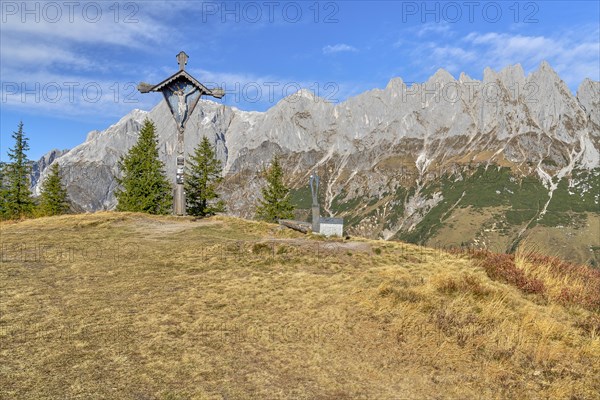 Cross on Hochkeil in autumn