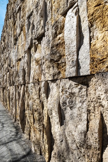 Stone ashlar of the outer wall of the Ohel-Jakob-Synagogue at Jakobsplatz