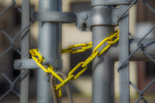 Chain lock on a gate