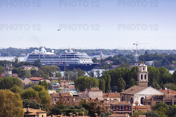 The cruise ship Azamara Pursuit of the shipping company Azamara Club Cruises sails to the cruise terminal Stazione Marittima. Meanwhile