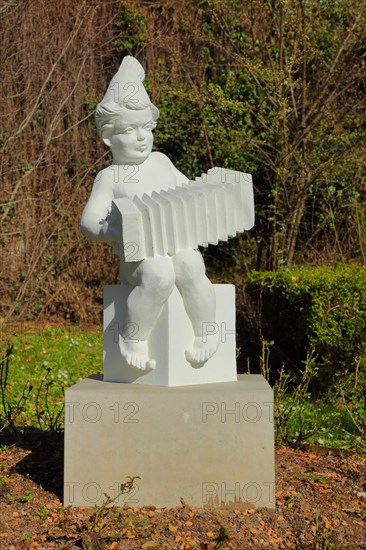 Sculpture Heinerle with accordion by Michael Huber 2021