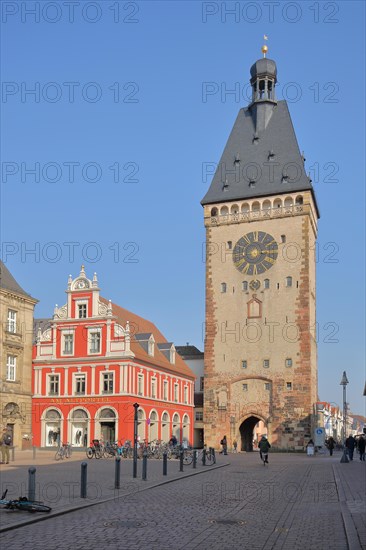 Postplatz rote Alte Apotheke and historic city gate Altpoertel