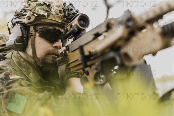 A Bundeswehr soldier with rifle at the ready