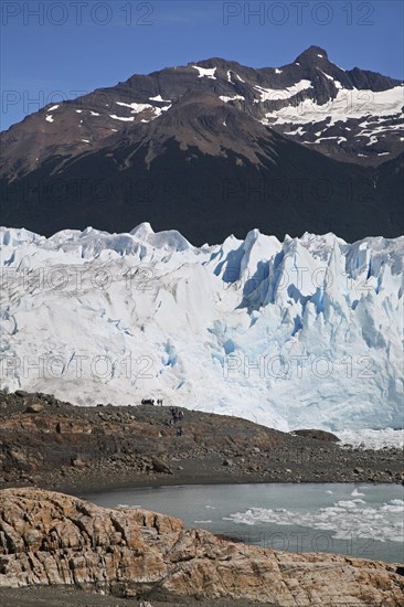 Tourists looking over the Perito Moreno glacier in the Los Glaciares National Park